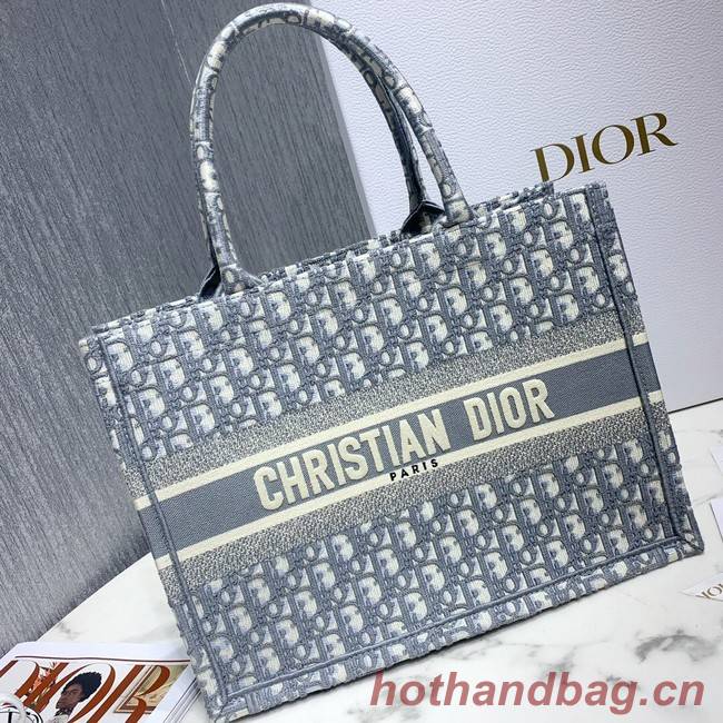 SMALL DIOR BOOK TOTE Embroidered M1296-4
