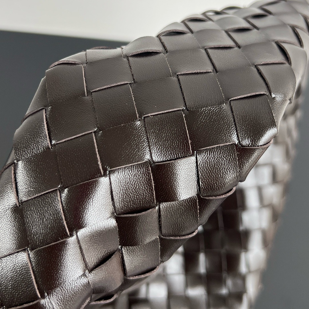 Bottega Veneta Hop Shoulder bag with Intrecciato craftsmanship in calf leather 796262 Fondant