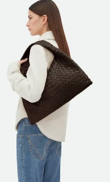 Bottega Veneta Hop Shoulder bag with Intrecciato craftsmanship in calf leather 796262 Fondant