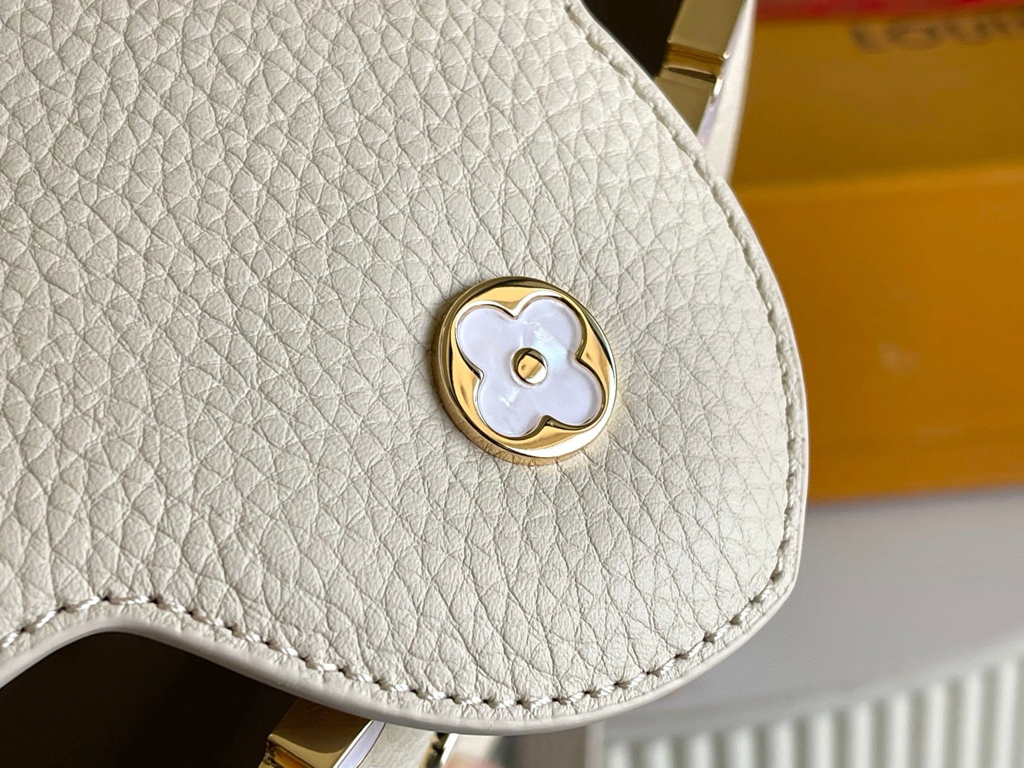 Louis Vuitton Capucines BB Mother Pearl Logo M23766 Off-white