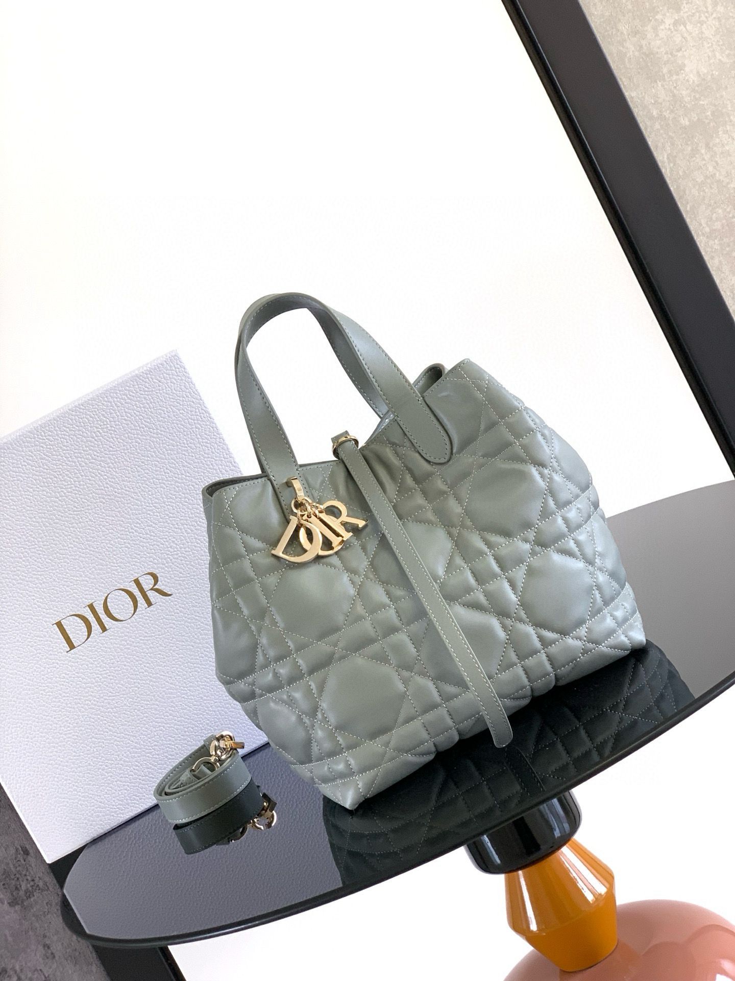 Medium Dior Toujours Vertical Tote Bag Macrocannage Calfskin M2836OSNW Gray