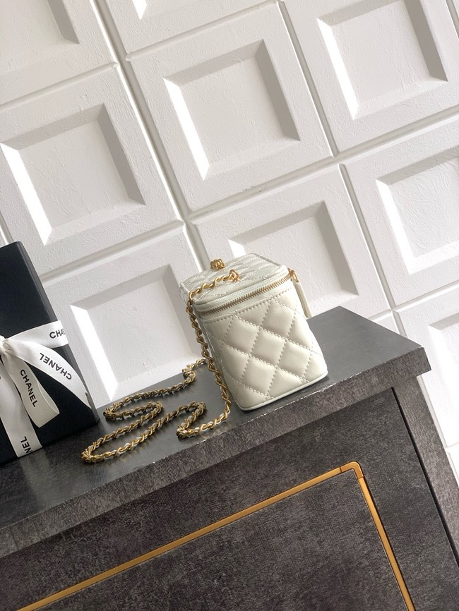 CHANEL 26C Vanity with Chain AP3940 white