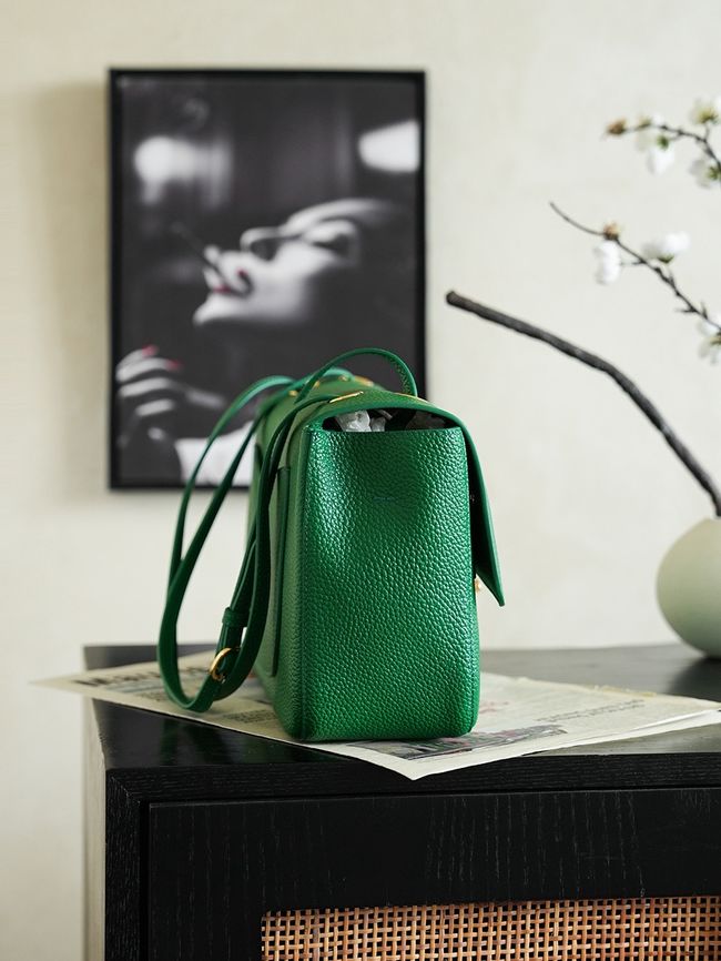 Chanel Maxi Flap bag AS6231 green