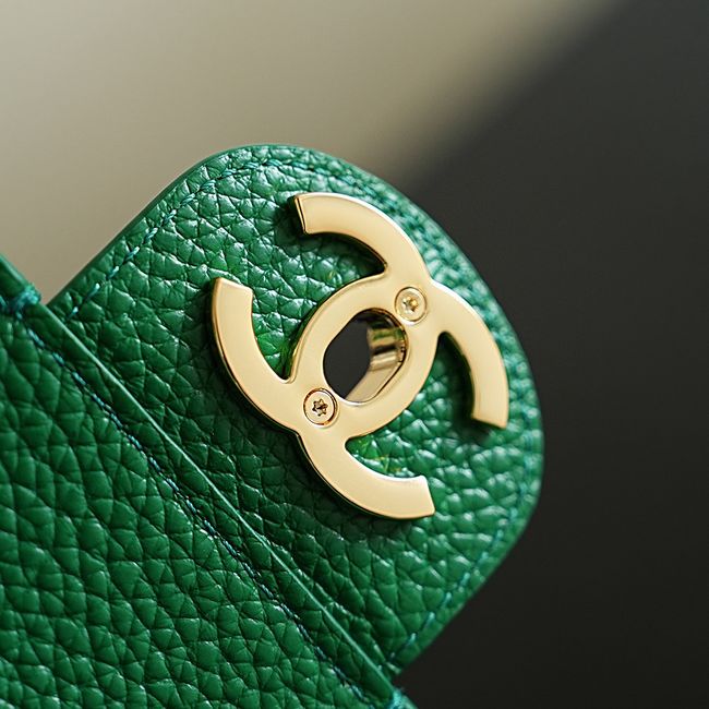 Chanel Maxi Flap bag AS6231 green