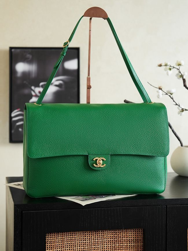 Chanel SPRING SUMMER MAXI FLAP BAG AS6233 green