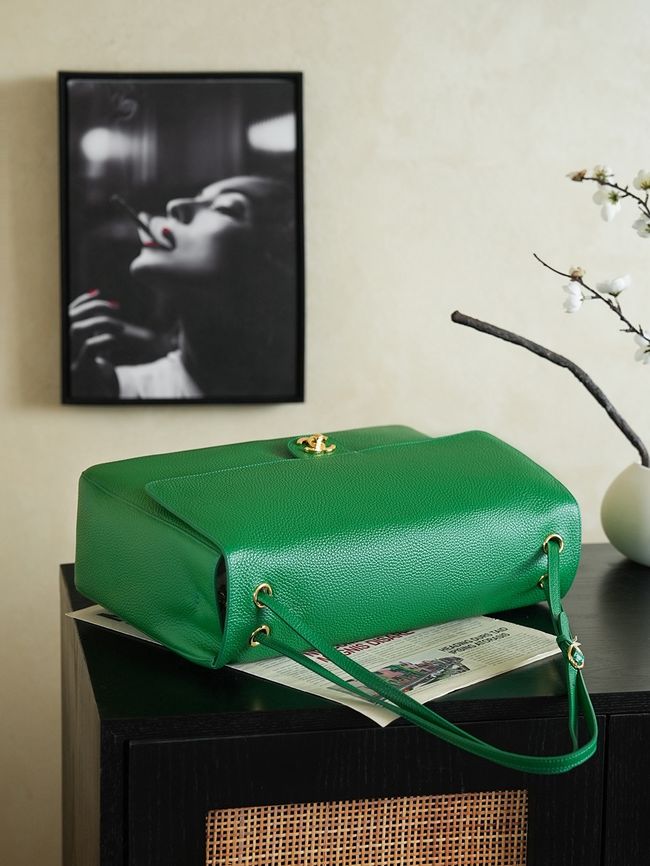 Chanel SPRING SUMMER MAXI FLAP BAG AS6233 green