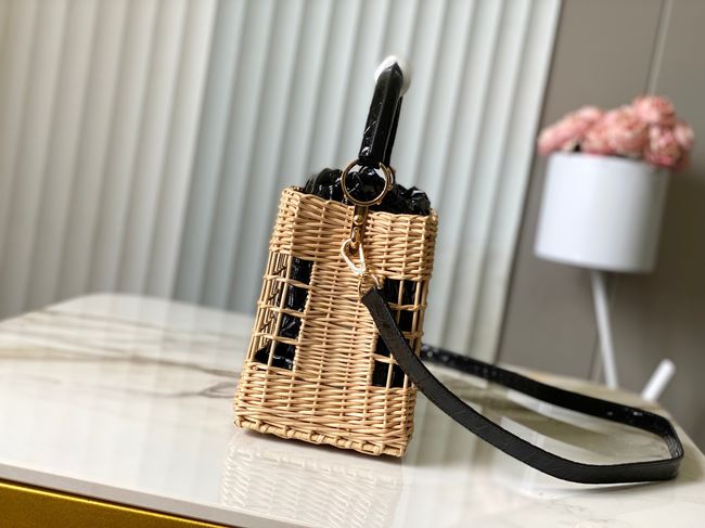 Louis Vuitton Capucines BB N30101 black
