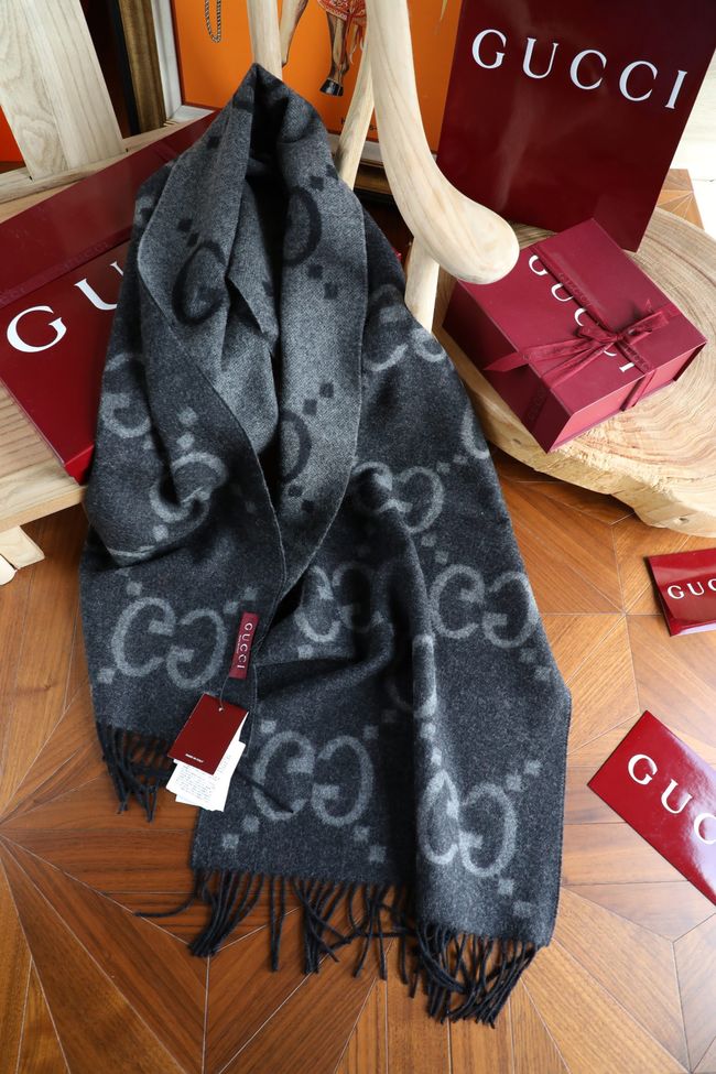Gucci Reversible Cashmere scarf 777067-6
