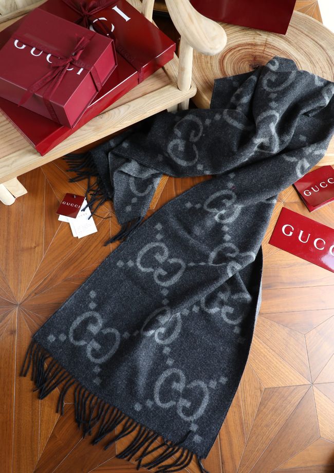 Gucci Reversible Cashmere scarf 777067-6