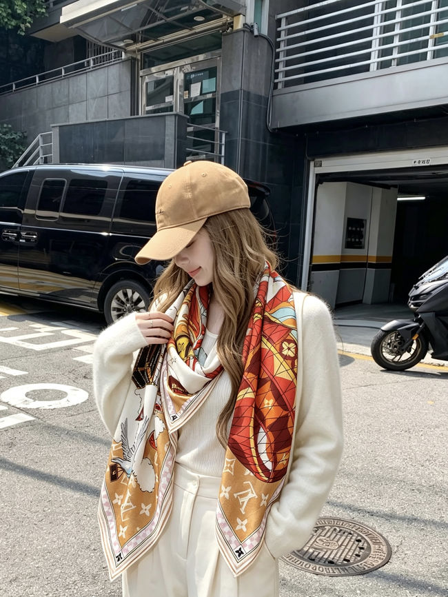 Louis Vuitton Monogram Shine Shawl M9A254-1