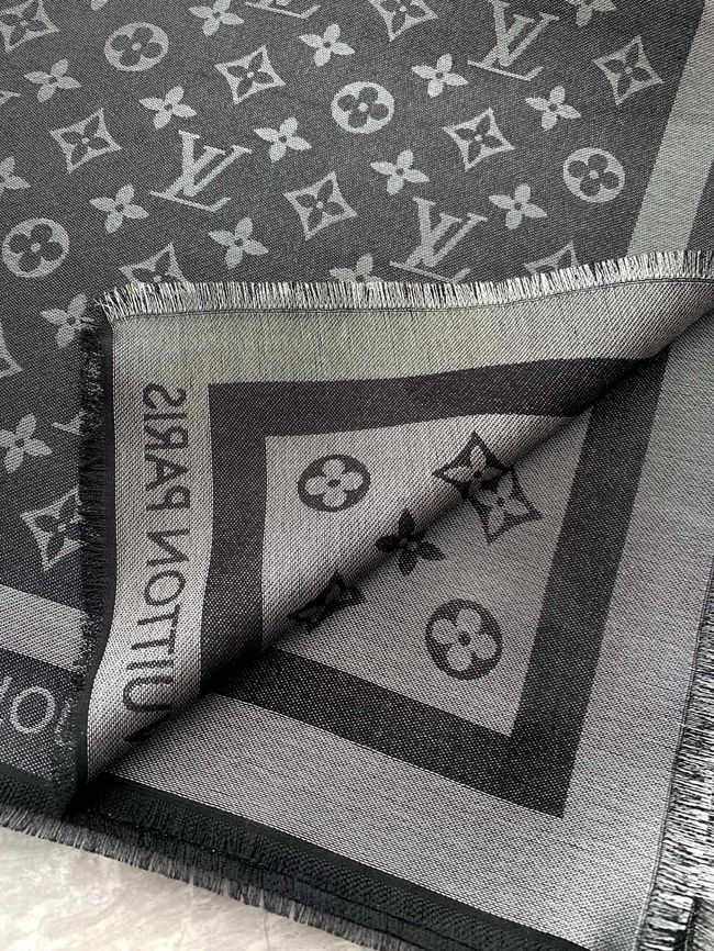 Louis Vuitton Monogram Shine Shawl M9A256-3