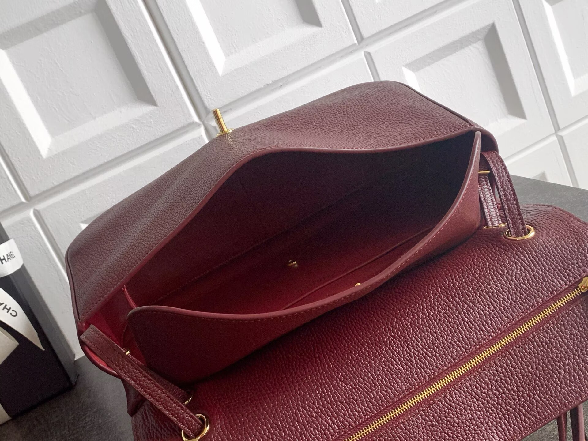 Chanel SPRING SUMMER 2026 MAXI FLAP BAG Grained Calfskin & Gold-Tone Metal AS6231 Burgundy