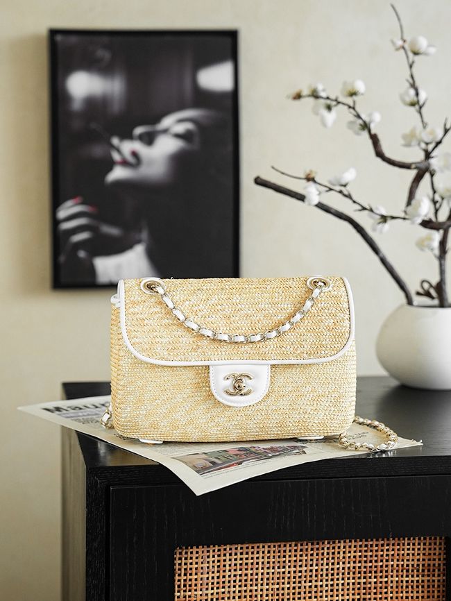 CHANEL Small Flapbag Braided Straw AS6017 white CHANEL Small Flapbag Braided Straw AS6017 white