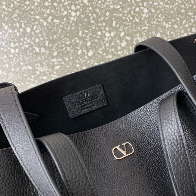 VALENTINO NELLCOTE Medium Calfskin Handbag WB0R79 BLACK VALENTINO NELLCOTE Medium Calfskin Handbag WB0R79 BLACK