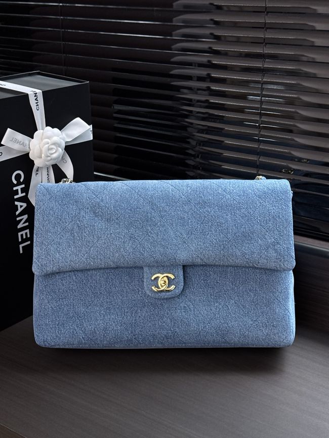 CHANEL Maxi Flapbag AS6233 denim blue