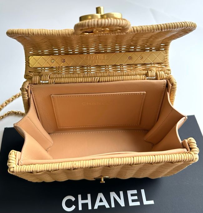 CHANEL Shoulder Bag AS5994 Apricot CHANEL Shoulder Bag AS5994 Apricot