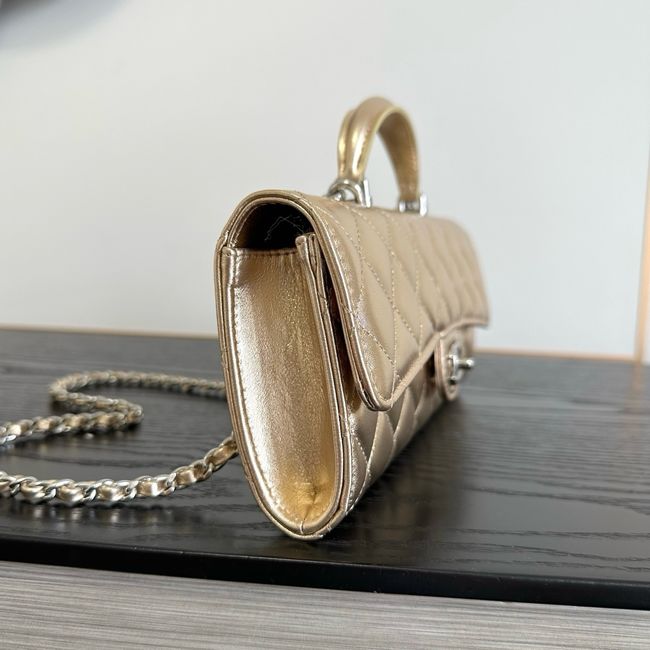 Chanel Clutch with chain Sheepskin AP5280 gold Chanel Clutch with chain Sheepskin AP5280 gold
