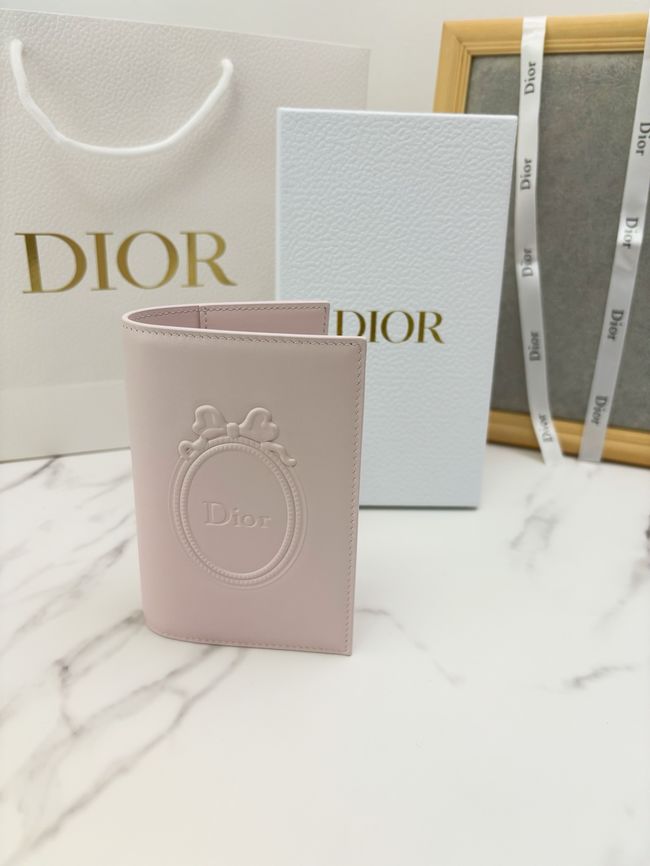 Dior Salon Passport Cover S3817O pink