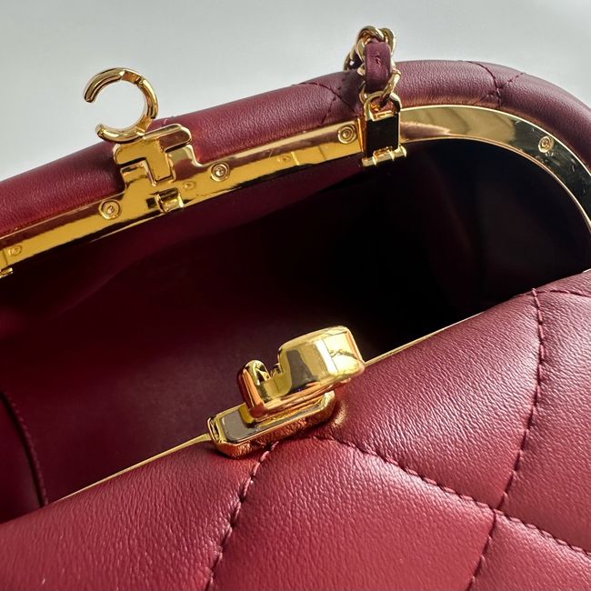Chanel Clutch with chain Lambskin AP5252 burgundy Chanel Clutch with chain Lambskin AP5252 burgundy