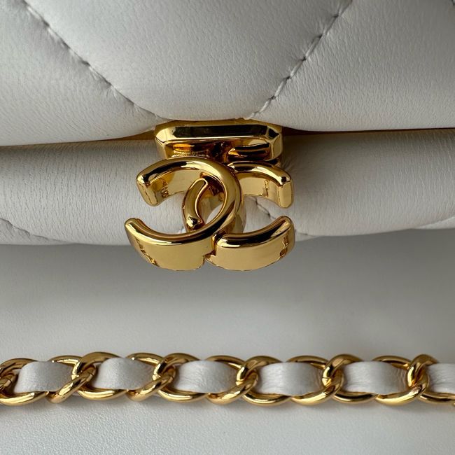 Chanel Clutch with chain Lambskin AP5252 white Chanel Clutch with chain Lambskin AP5252 white