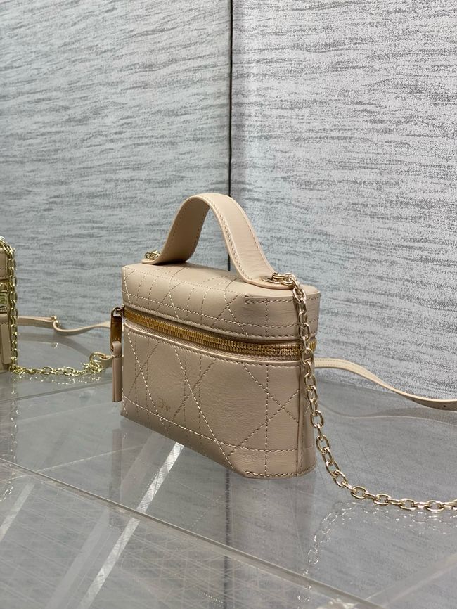 Dior Trianon Soft Vanity Mini Bag Flat Macrocannage Lambskin S4613OS Fraise Dior Trianon Soft Vanity Mini Bag Flat Macrocannage Lambskin S4613OS Fraise