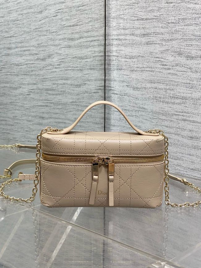 Dior Trianon Soft Vanity Mini Bag Flat Macrocannage Lambskin S4613OS Fraise Dior Trianon Soft Vanity Mini Bag Flat Macrocannage Lambskin S4613OS Fraise