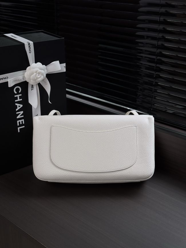 Chanel Maxi Flap bag AS6231 white&gold-Tone Metal Chanel Maxi Flap bag AS6231 white&gold-Tone Metal