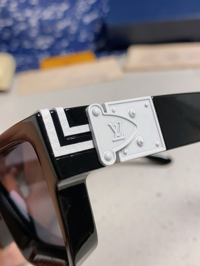 Louis Vuitton Sunglasses 821464-1 Louis Vuitton Sunglasses 821464-1
