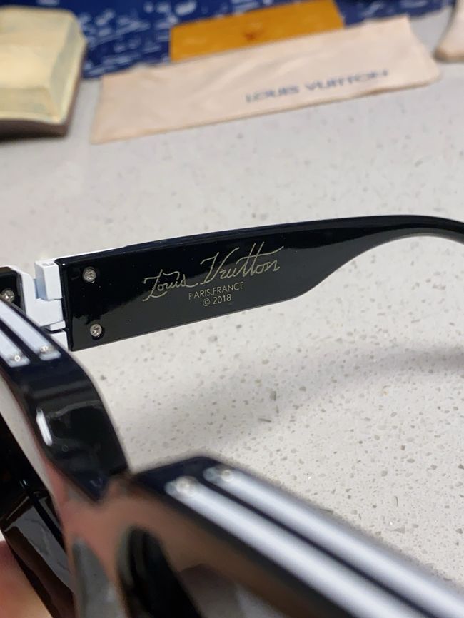 Louis Vuitton Sunglasses 821464-1 Louis Vuitton Sunglasses 821464-1