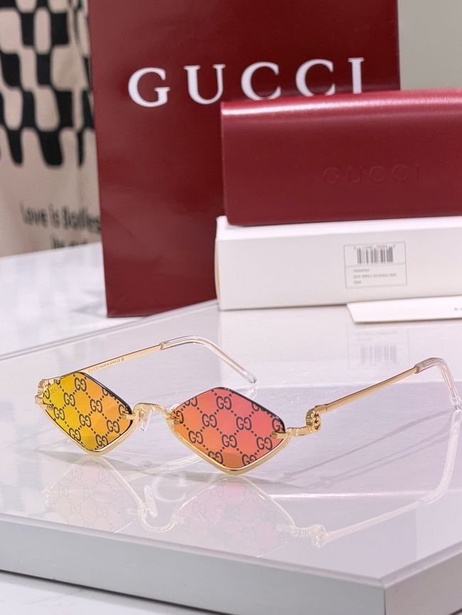 Gucci Sunglasses 821558-4
