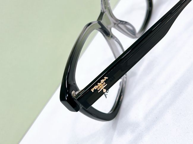 Prada Sunglasses 821610-8