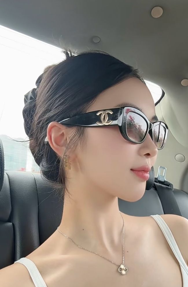 Chanel Sunglasses 821624-2