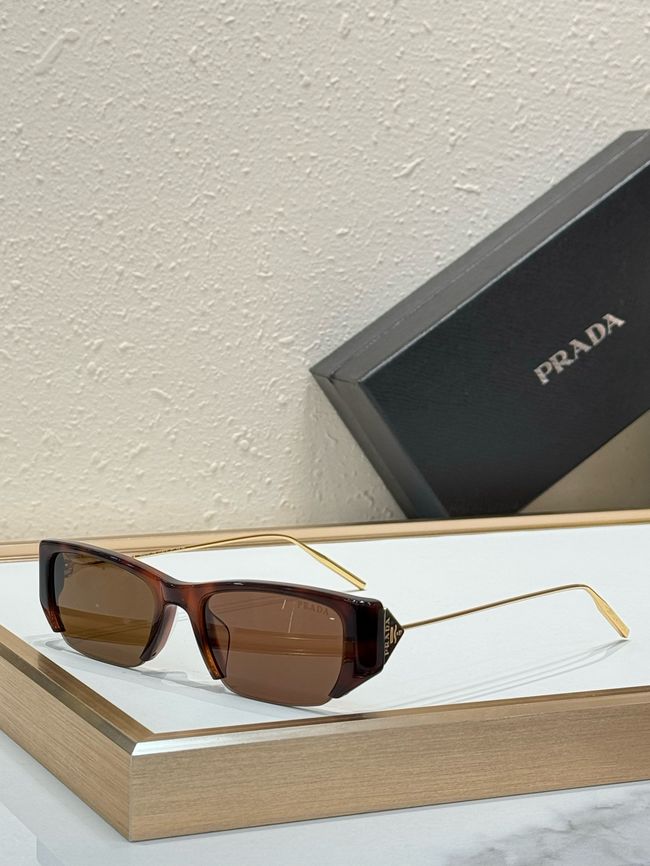 Prada Sunglasses 821619-4