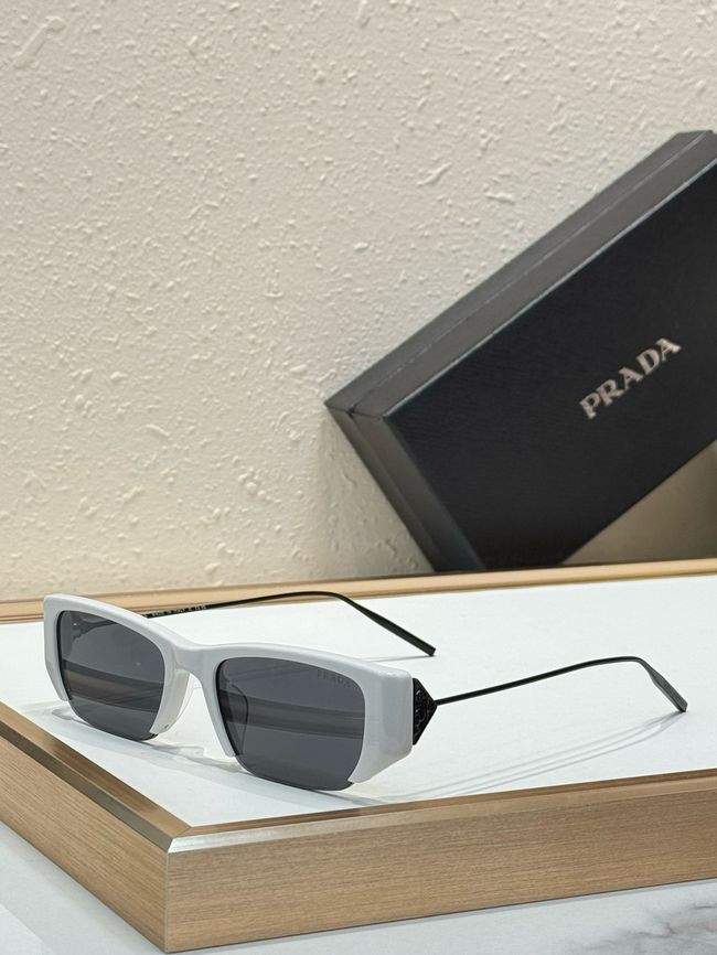Prada Sunglasses 821619-5