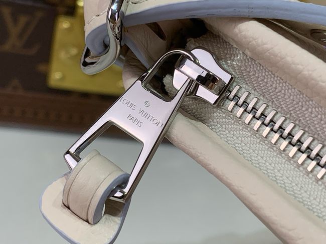 Louis Vuitton Carryall East-West M2A369 Link Quartz