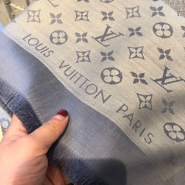 Louis Vuitton Monogram Shine Shawl M98772-2 Louis Vuitton Monogram Shine Shawl M98772-2