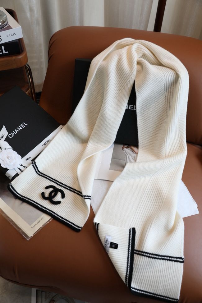 Chanel Wool & Cashmere scarf B25976-2