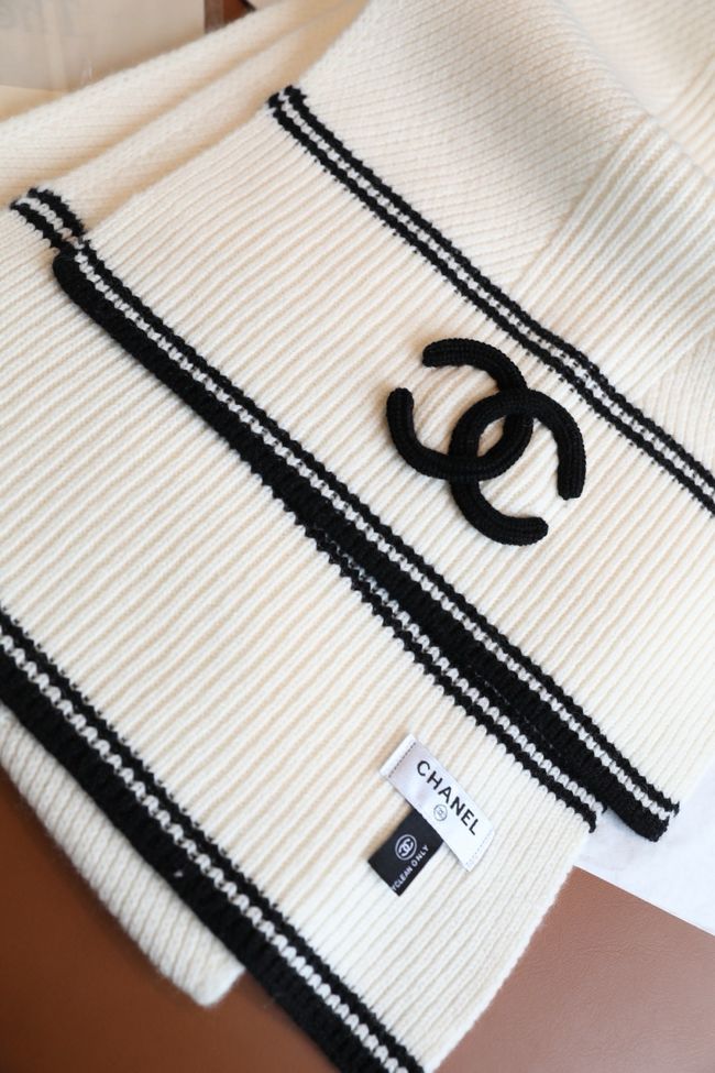 Chanel Wool & Cashmere scarf B25976-2