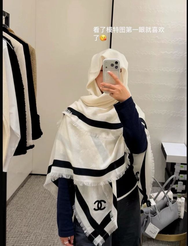 Chanel cashmere Shawl B25980 Chanel cashmere Shawl B25980