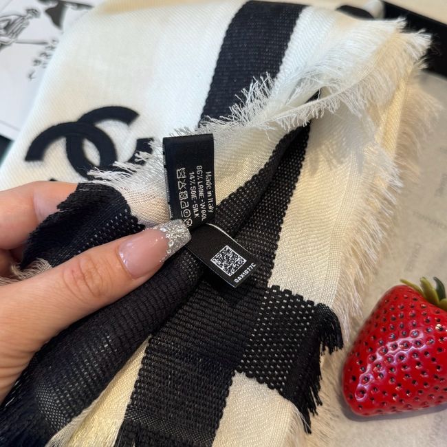 Chanel cashmere Shawl B25980