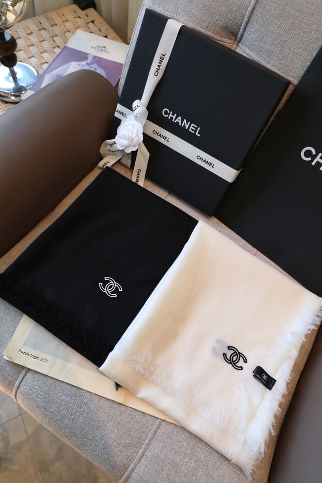 Chanel cashmere scarf B25979-2