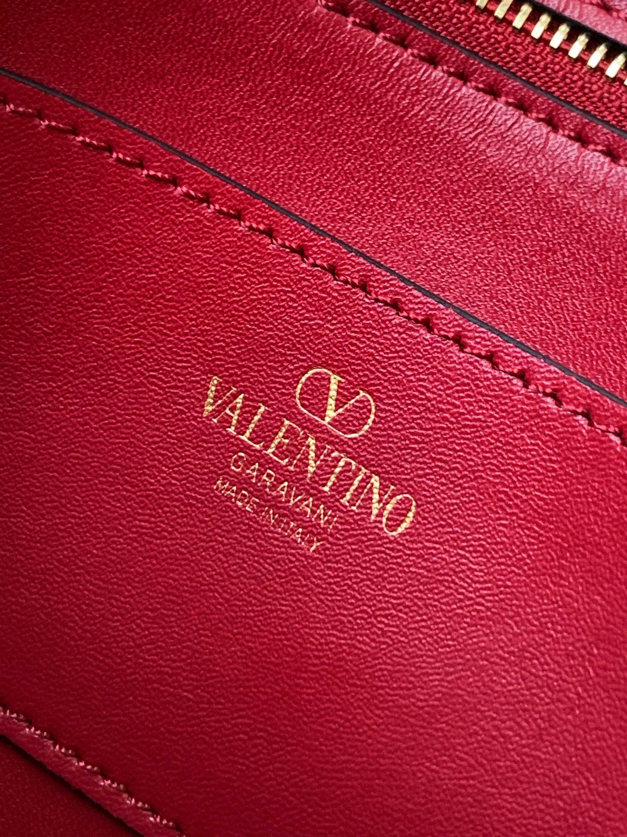 VALENTINO GARAVANI VAIN Original Leather Crocodile Embossed V50230 Burgundy VALENTINO GARAVANI VAIN Original Leather Crocodile Embossed V50230 Burgundy