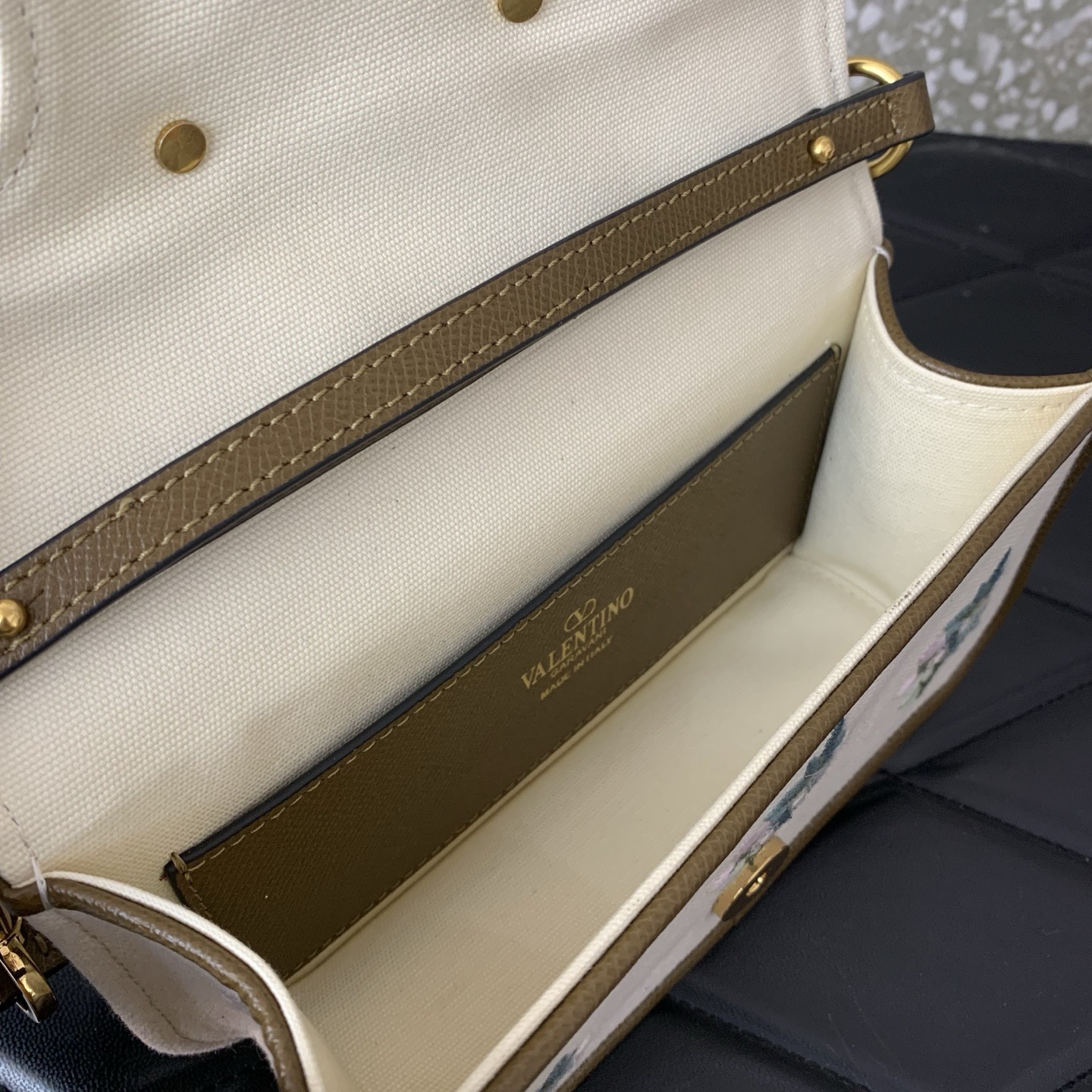 VALENTINO VLOGO SIGNATURE Floral Embroidered Mini Shoulder Bag PYE4L3 VALENTINO VLOGO SIGNATURE Floral Embroidered Mini Shoulder Bag PYE4L3