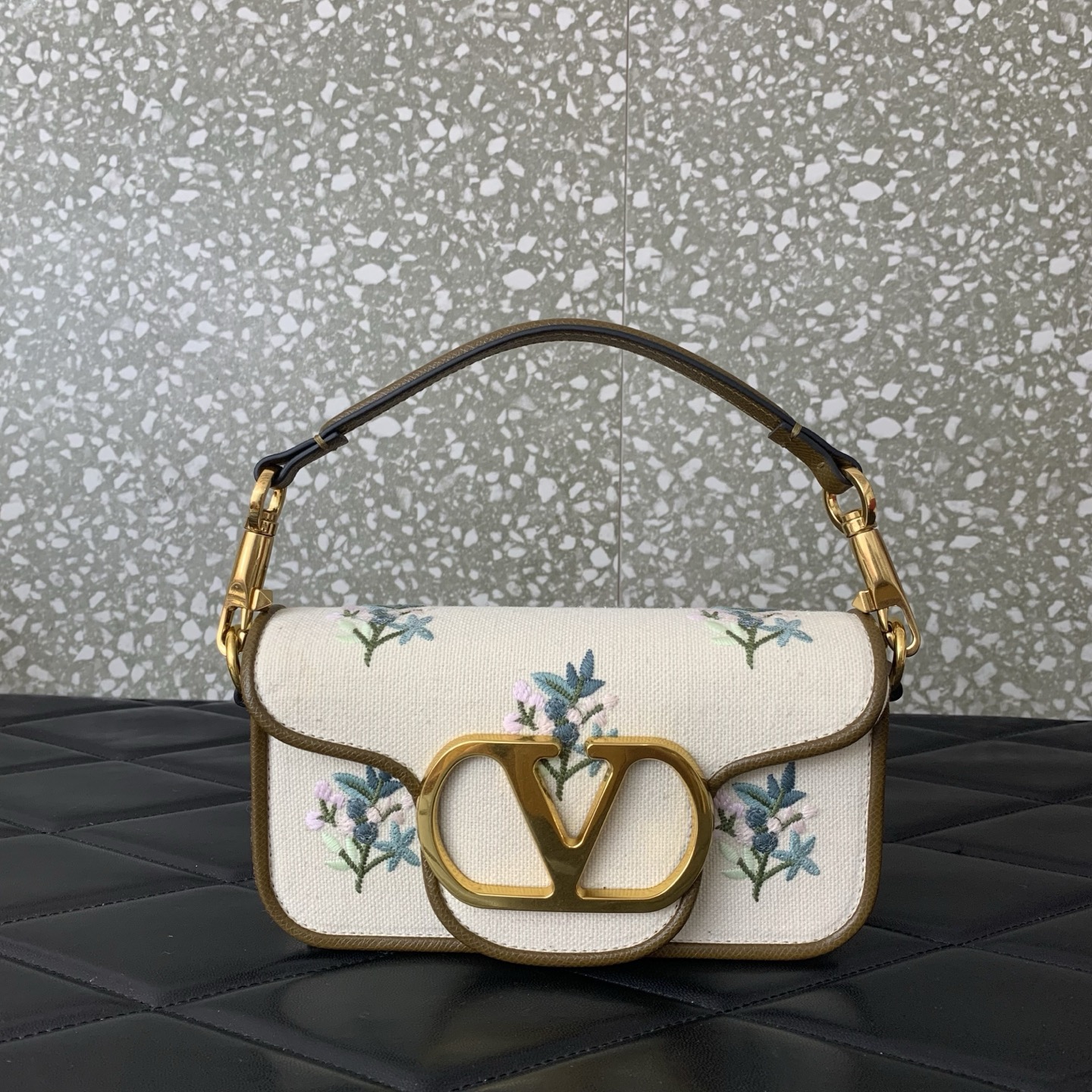 VALENTINO VLOGO SIGNATURE Floral Embroidered Mini Shoulder Bag PYE4L3 VALENTINO VLOGO SIGNATURE Floral Embroidered Mini Shoulder Bag PYE4L3