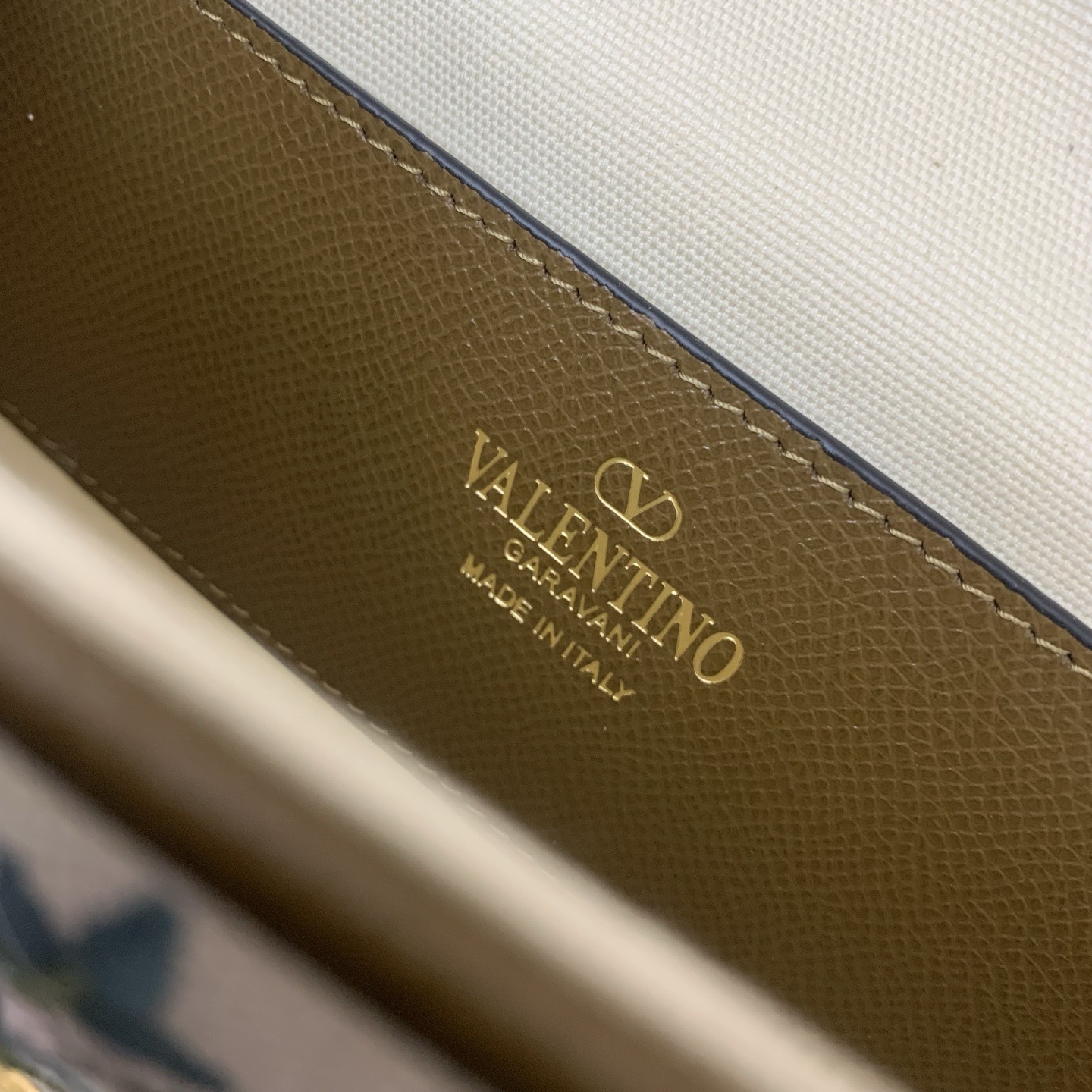 VALENTINO VLOGO SIGNATURE Floral Embroidered Mini Shoulder Bag PYE4L3 VALENTINO VLOGO SIGNATURE Floral Embroidered Mini Shoulder Bag PYE4L3