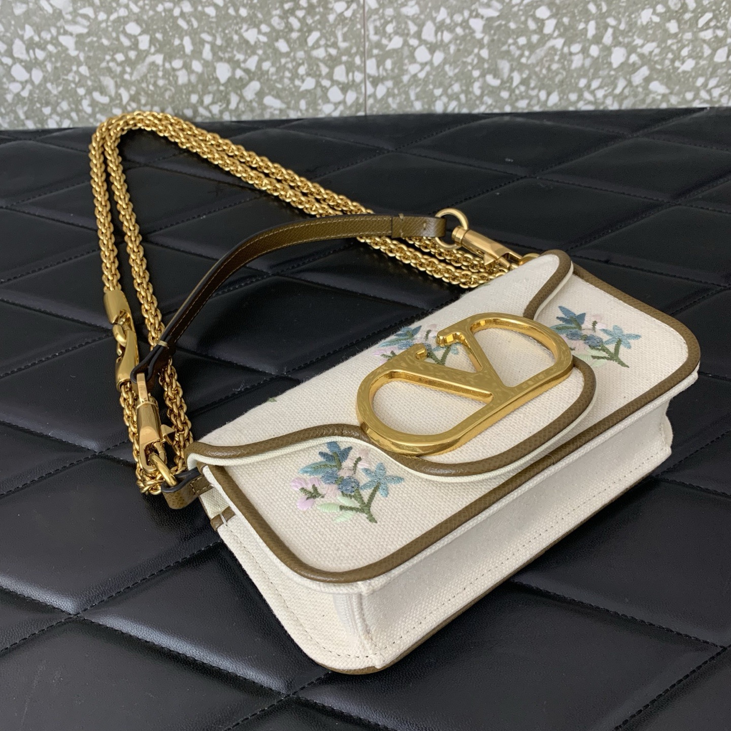 VALENTINO VLOGO SIGNATURE Floral Embroidered Mini Shoulder Bag PYE4L3 VALENTINO VLOGO SIGNATURE Floral Embroidered Mini Shoulder Bag PYE4L3