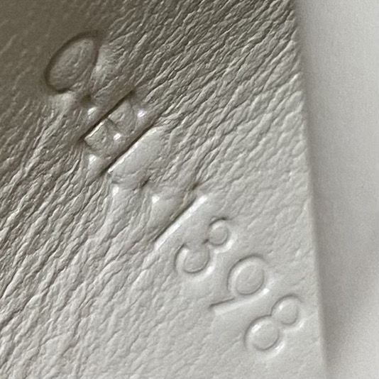 CELINE FLAIR IN GRAINED CALFSKIN L10BF5 CREAMY WHITE CELINE FLAIR IN GRAINED CALFSKIN L10BF5 CREAMY WHITE