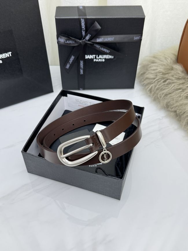 Saint Laurent CASSANDRE charm elongated buckle thin belt in leather S2596-2