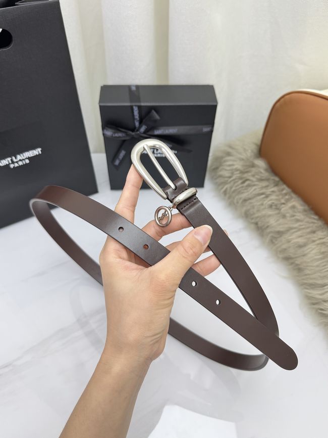 Saint Laurent CASSANDRE charm elongated buckle thin belt in leather S2596-2 Saint Laurent CASSANDRE charm elongated buckle thin belt in leather S2596-2