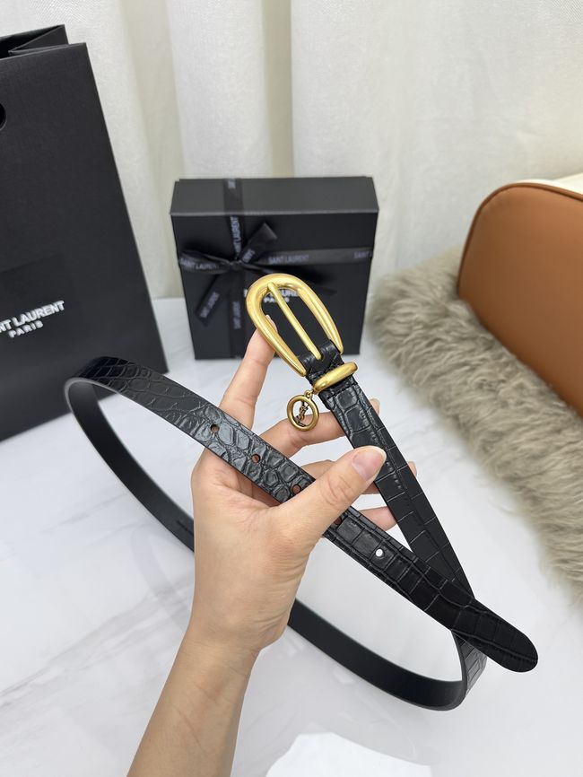 Saint Laurent CASSANDRE charm elongated buckle thin belt in leather S2596-5 Saint Laurent CASSANDRE charm elongated buckle thin belt in leather S2596-5